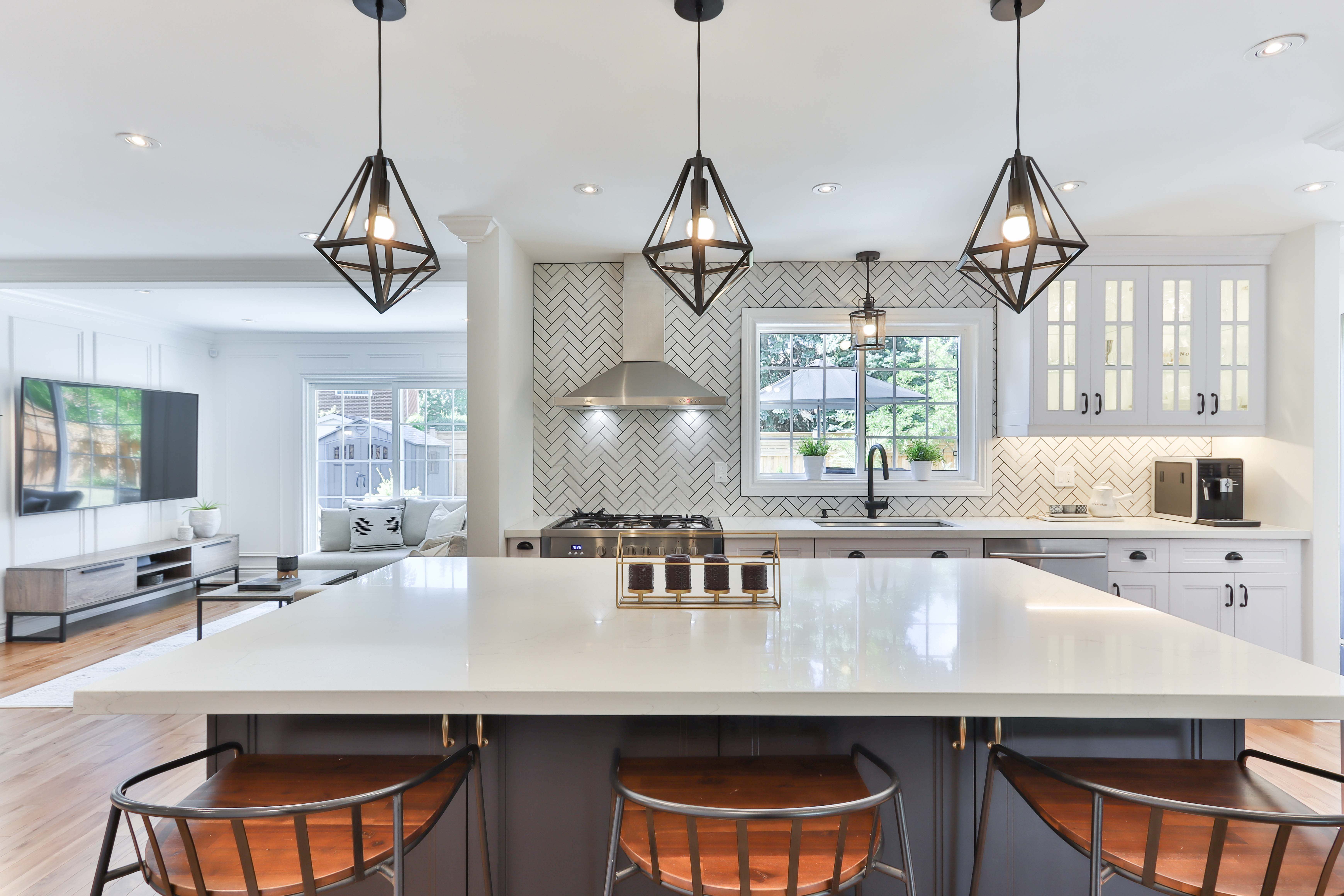 Kitchen island with bar chairs & modern light fittings. Stylish rooms for living : Pearson Architecture